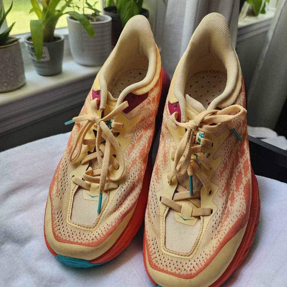 Hoka 7.5 E2 wide